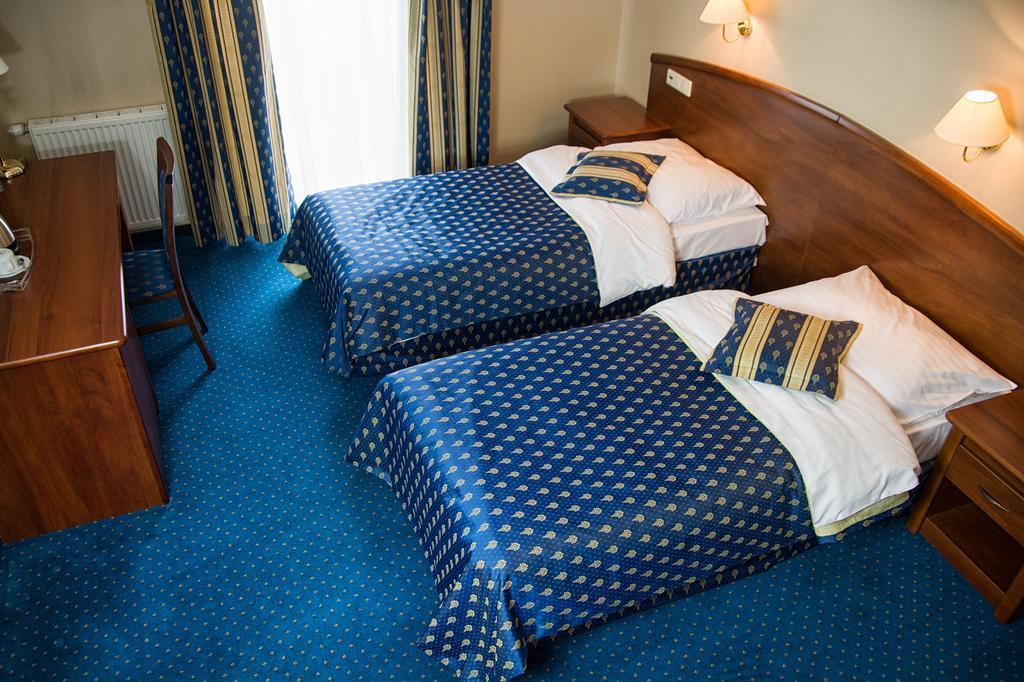 Hotel Novum & Spa ニエポウォミツェ エクステリア 写真