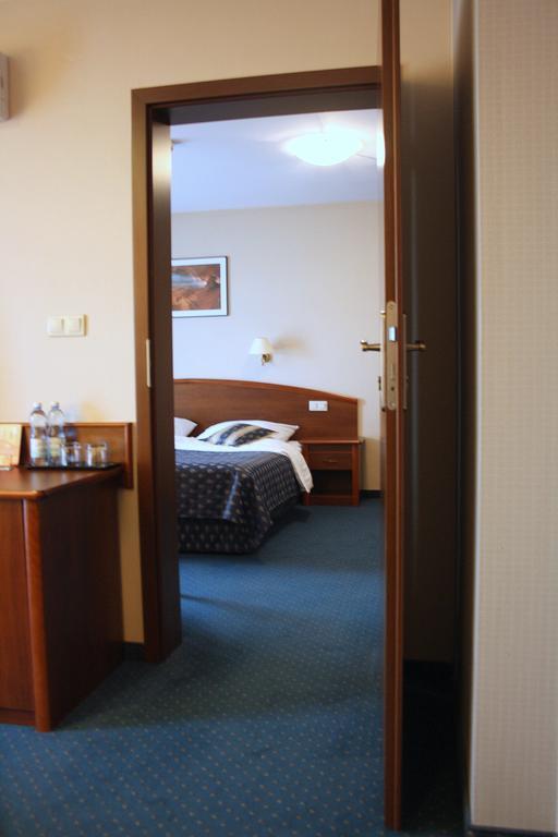 Hotel Novum & Spa ニエポウォミツェ エクステリア 写真
